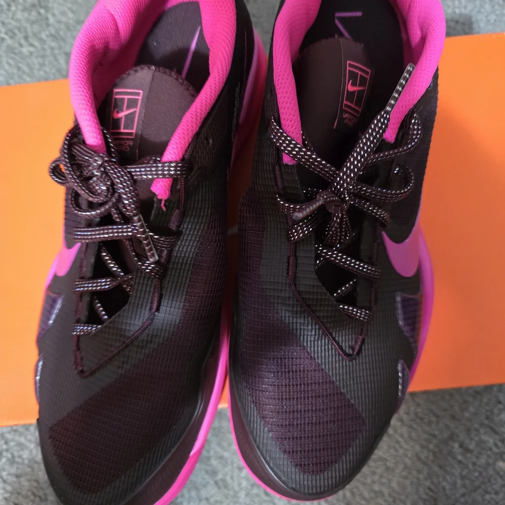 Nike Court Zoom Vapor Pro Premium: Burgundy Crush/ Pinksicle - Picture 6 of 8